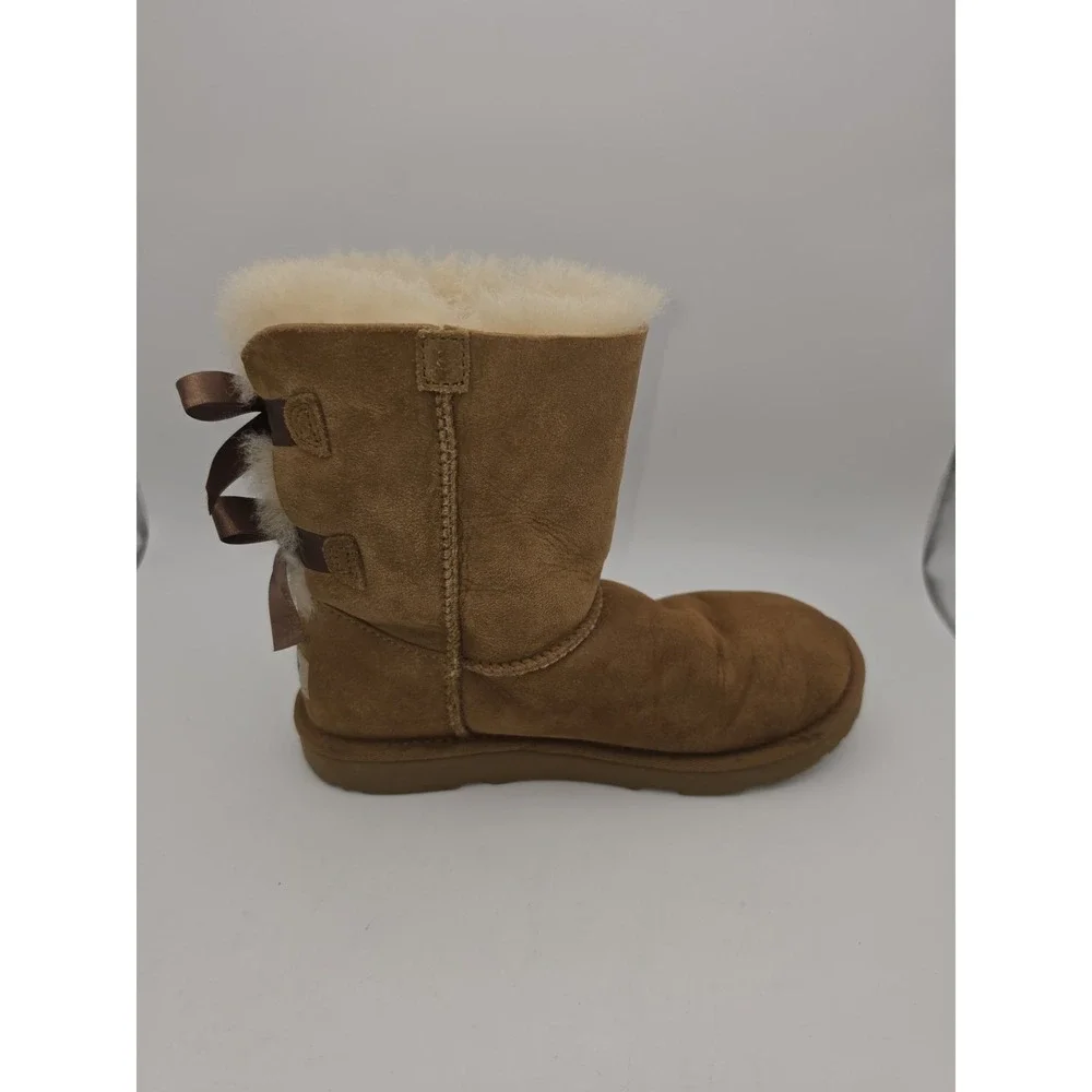 UGG Youth Bailey Bow II Sheepskin Boots Chestnut Size 4 Youth